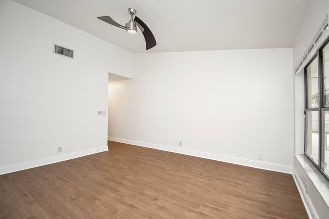 Building Photo - 7794 Villa Nova Dr