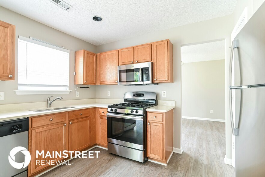 Building Photo - 4105 Edgeview Dr