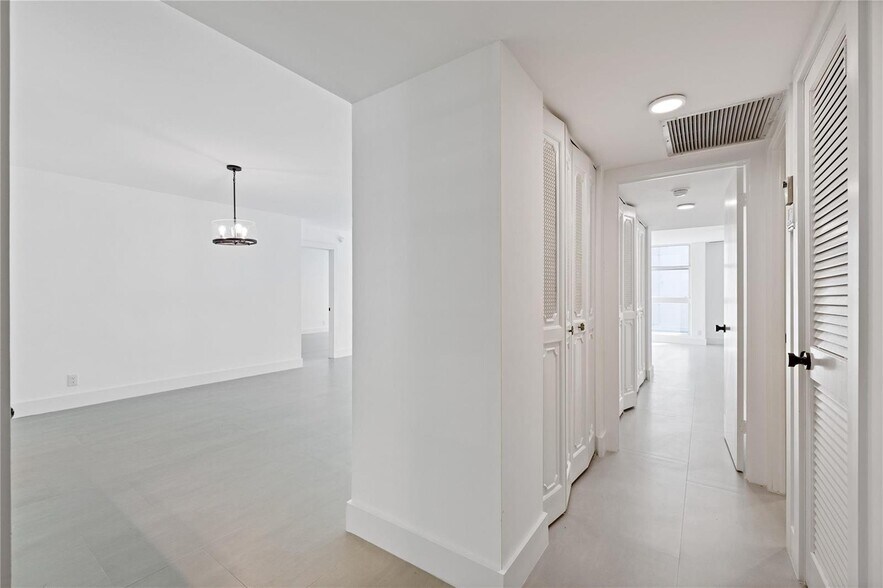 Building Photo - 1360 S Ocean Blvd
