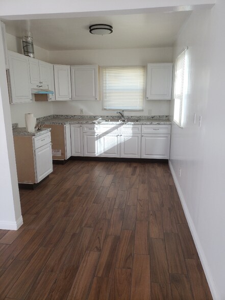 Building Photo - 820 W Imperial Hwy