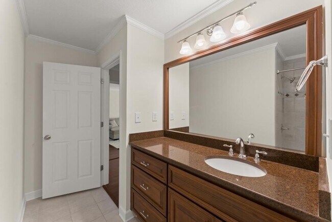 Building Photo - 25312 Plantation Dr NE