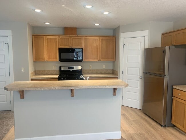 Building Photo - Townhome in Highly desired  Camas -Lacamas...