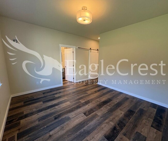 Building Photo - Three Bedroom, Two Bathroom Home in Eastgate **Half Off 2nd Month's Rent**