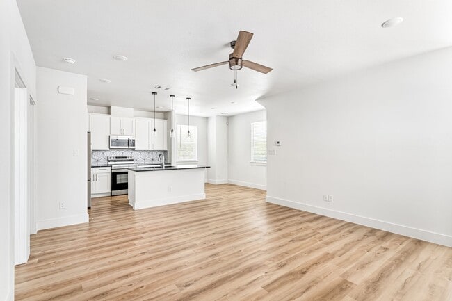 Building Photo - 2509 Benbrook Blvd