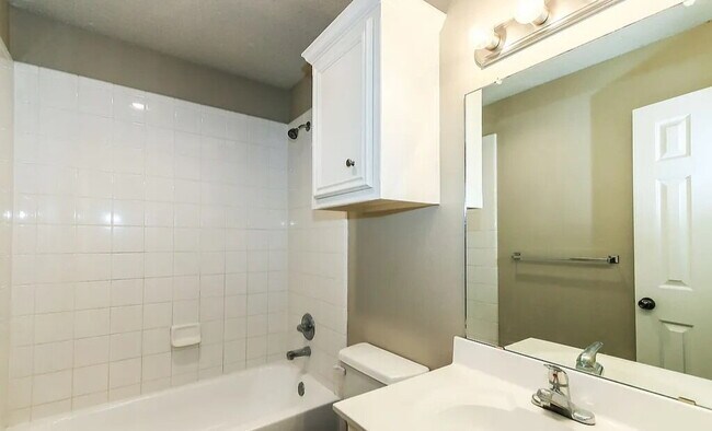 Building Photo - "Charming 3-Bed, 2-Bath Home with Spacious 1,373 Sq Ft in Lubbock's Desirable Neighborhood!"