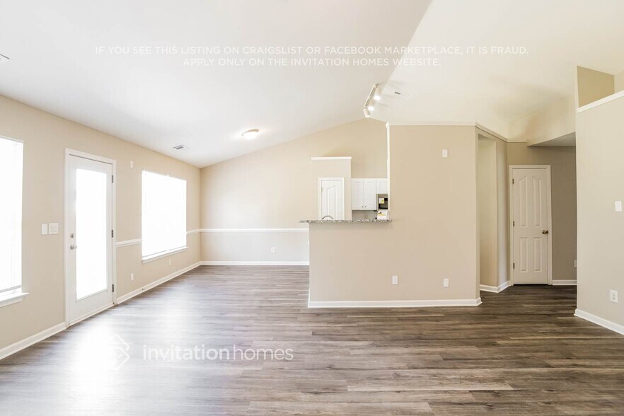 Building Photo - 15232 De Havilland Dr