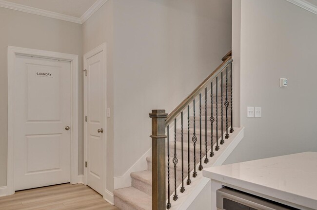 Building Photo - 596 Vinings Dr