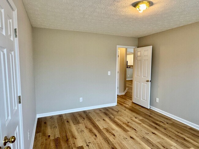 Building Photo - Charming 3-Bedroom, 2-Bath Home in Desirable Deer Creek!