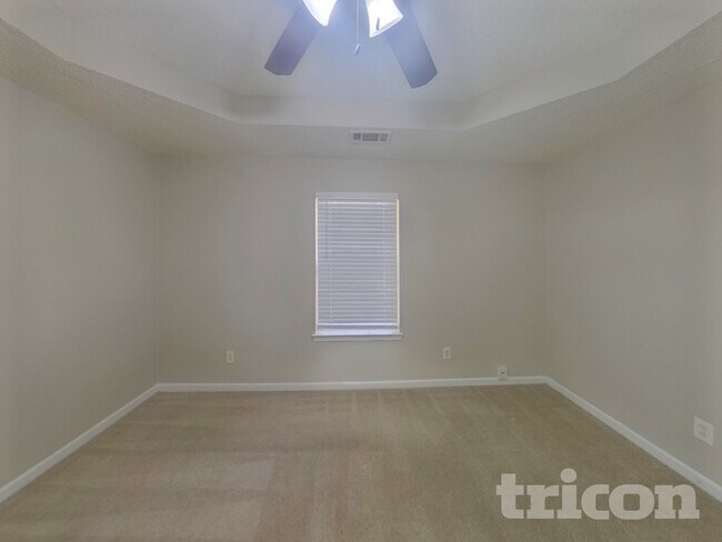 Building Photo - 2024 Meadow Glen Cir