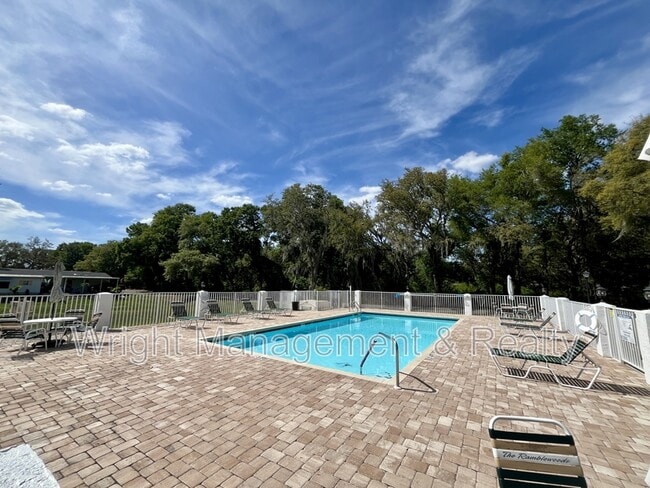 Building Photo - 38055 Woodgate Ln