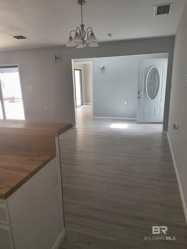 Building Photo - 318 W Fort Morgan Rd