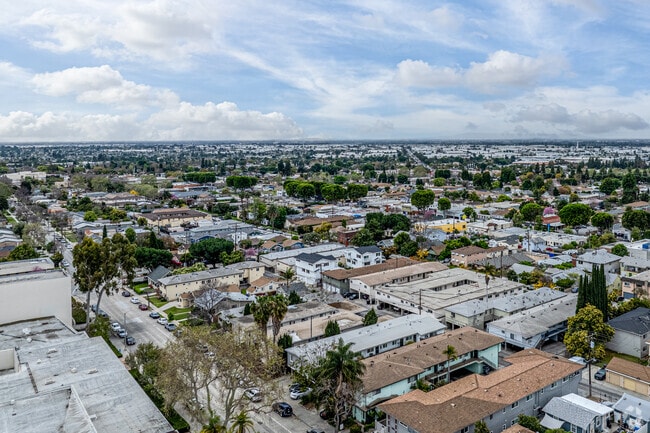 Building Photo - La Rhonda Apartments