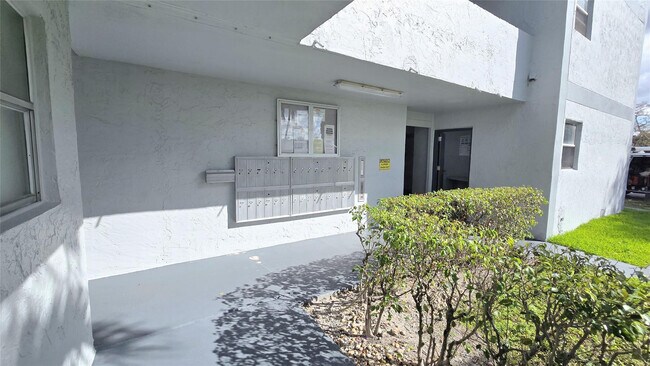 Building Photo - 8421 Lagos De Campo Blvd