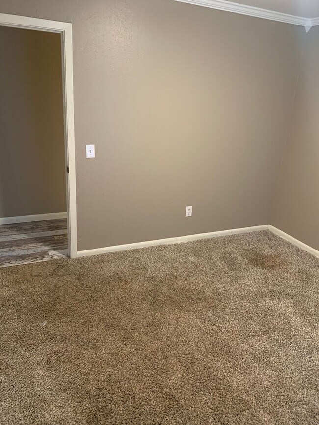 Building Photo - 3016 Burson Dr