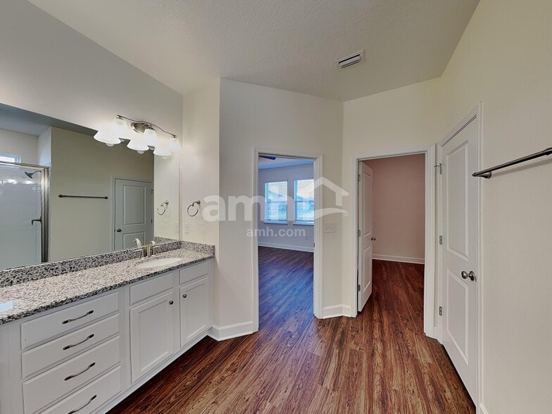 Building Photo - 524 Pine Terrace Dr