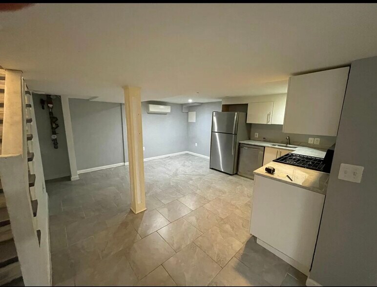 Building Photo - 113 Webster St NE