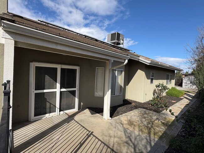 Building Photo - 540 W Birch Ct