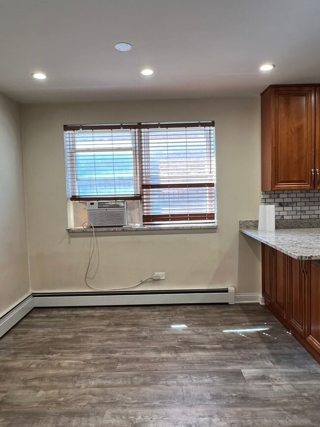 Building Photo - 8052 N Oriole Ave
