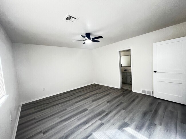 Building Photo - 1204 NW Fort Sill Blvd