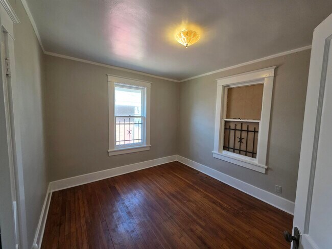 Building Photo - 1404 Cameron St