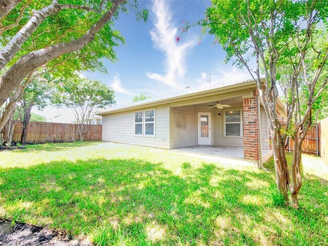 Building Photo - 6925 Red Bluff Dr