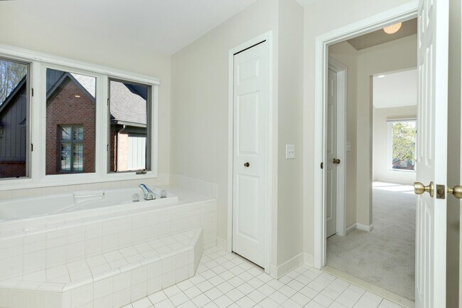Building Photo - 37743 Avon Ln