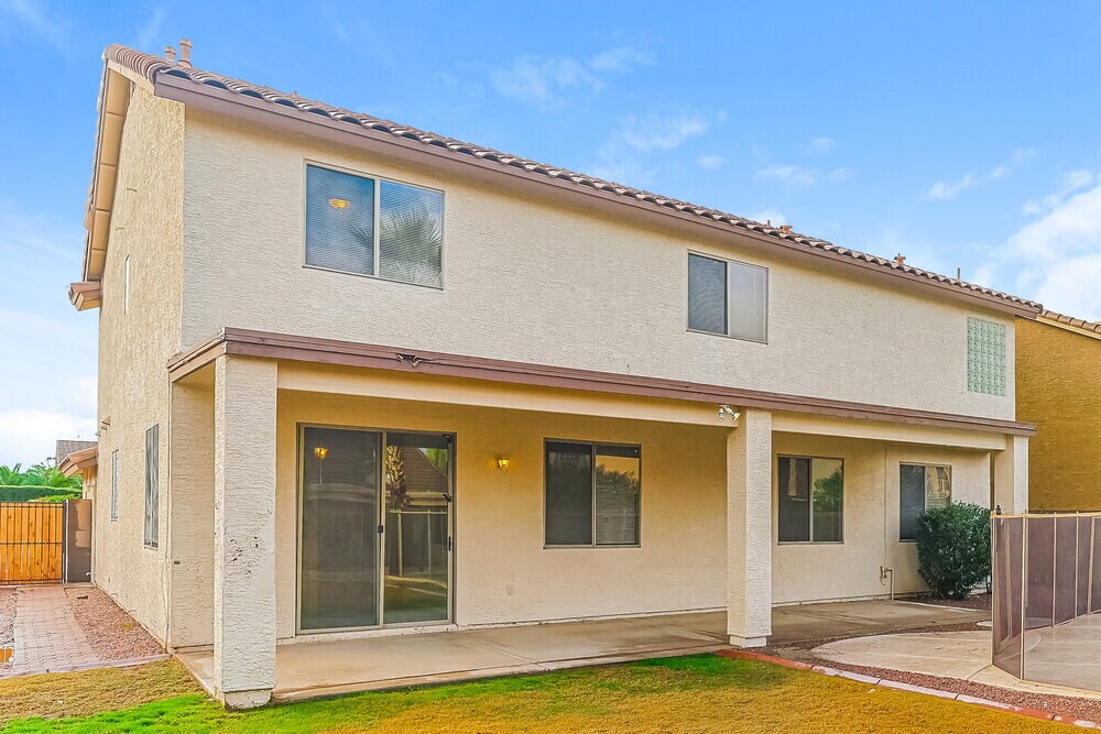 Building Photo - 514 W Redwood Dr