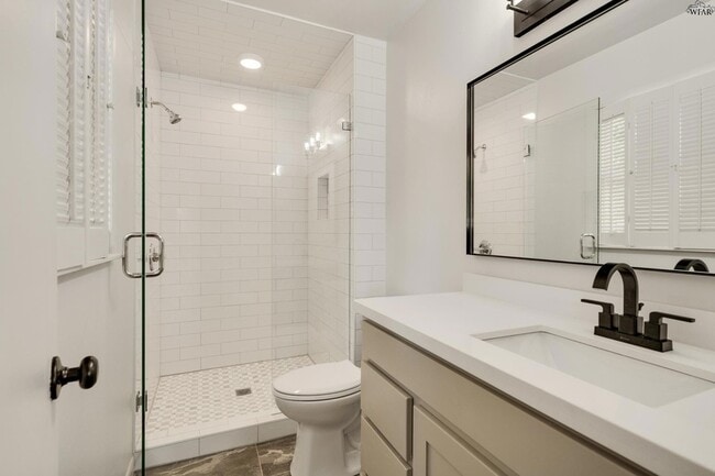 Building Photo - 2108 Granada Dr