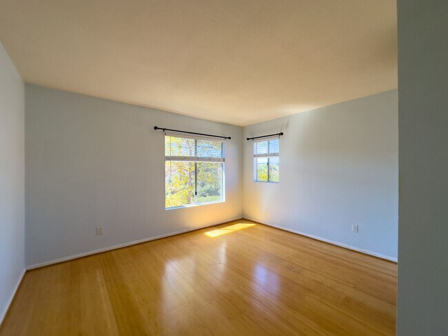 Building Photo - 7160 Shoreline Dr