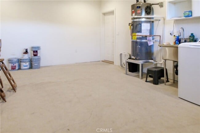 Building Photo - 215 E 2nd St