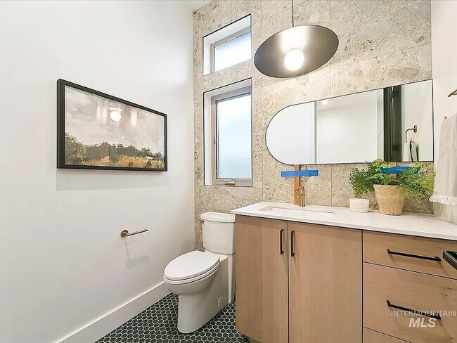 Building Photo - Custome build in Movado Estates