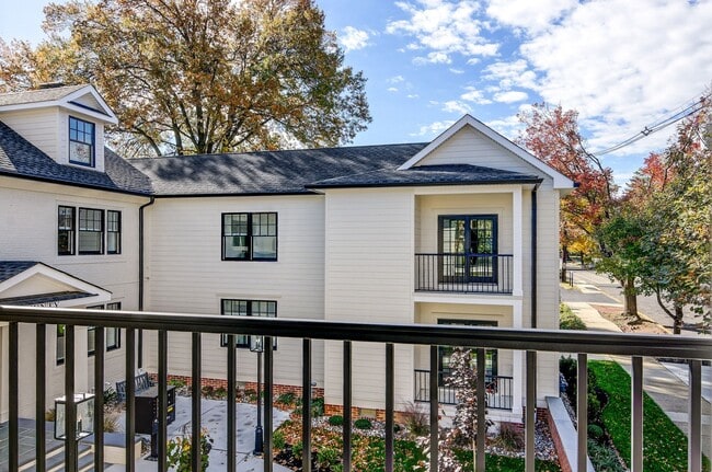 Building Photo - 20 E Redman Ave