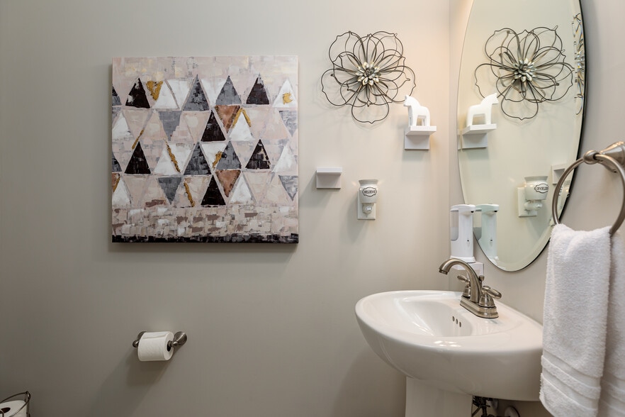 Building Photo - 205 Parrish Ln