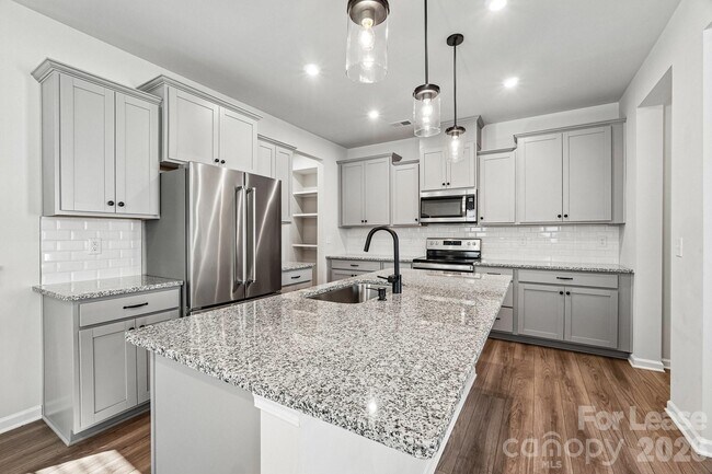 Building Photo - 15618 Little Bluestem St