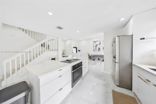 Building Photo - 1396 SW 180th Ave