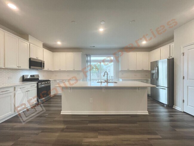 Building Photo - Charming 3 Story 4 Bedrooms with 1st Floor Guest Suite Townhome @ Smith Farm, Apex, Available Now!