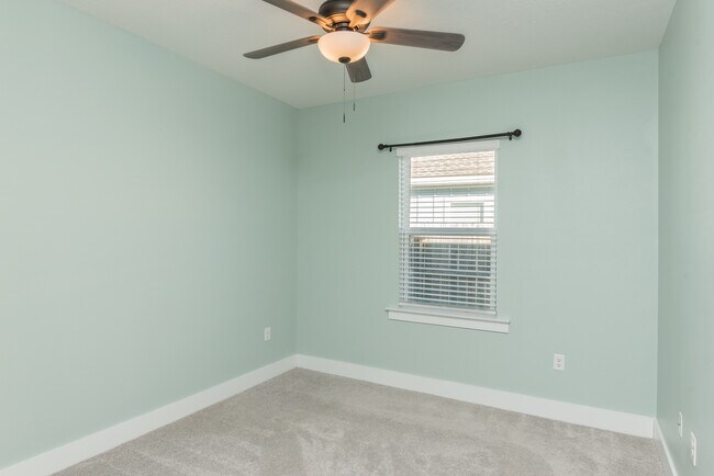 Building Photo - 1938 Westhill Dr