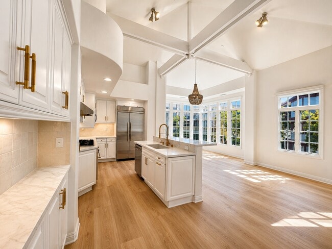Building Photo - Bungalow