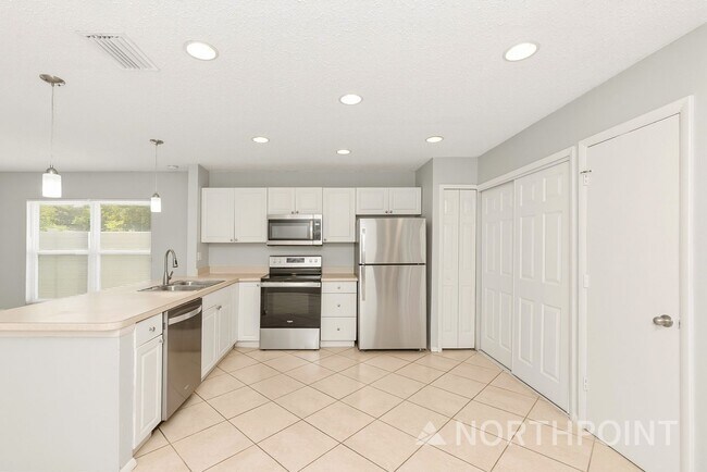 Building Photo - 3 BR/2BA | Newly Renovated Single Family Home |  Fenced backyard| In Bradenton!