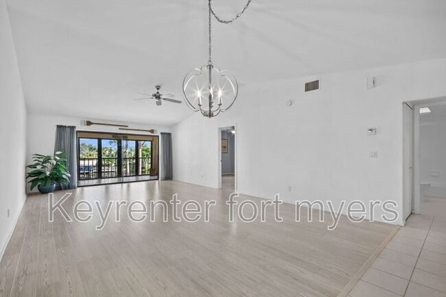 Building Photo - 15350 Moonraker Ct
