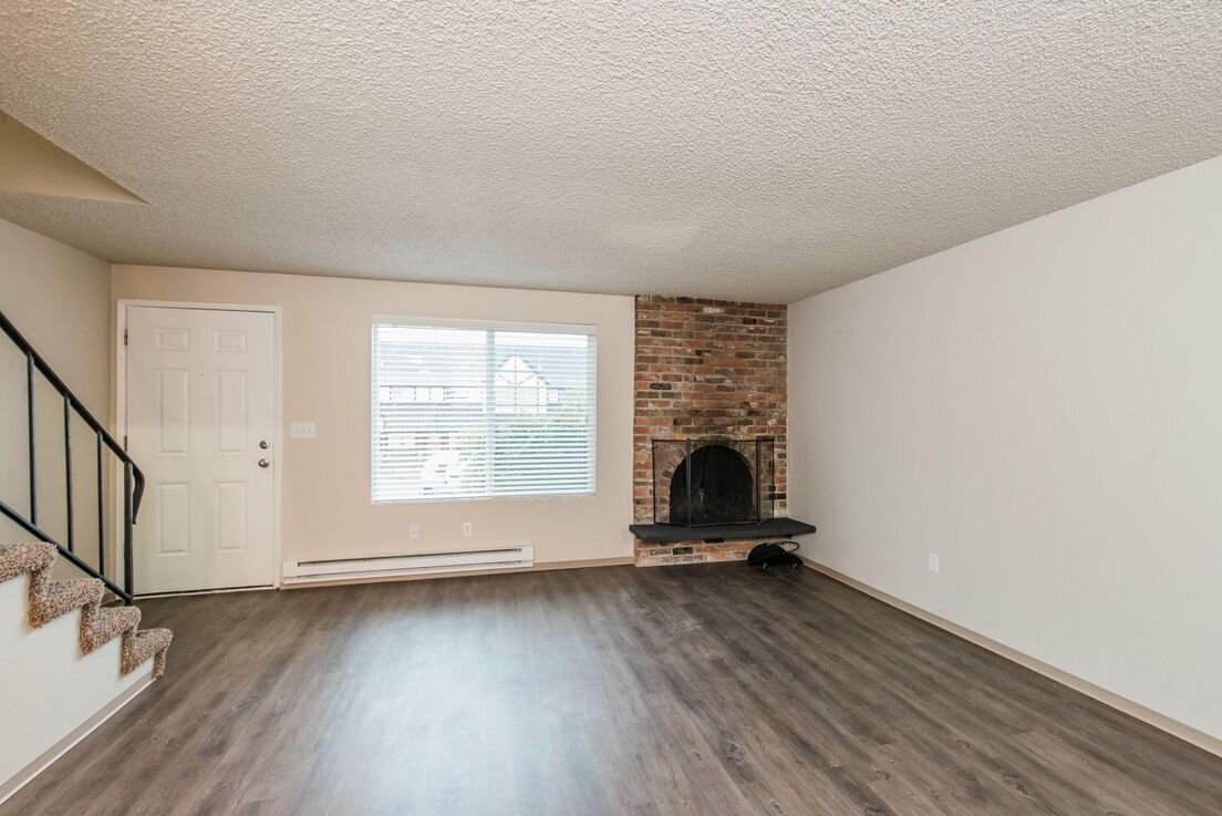Building Photo - 2707 Mountain View Ave W