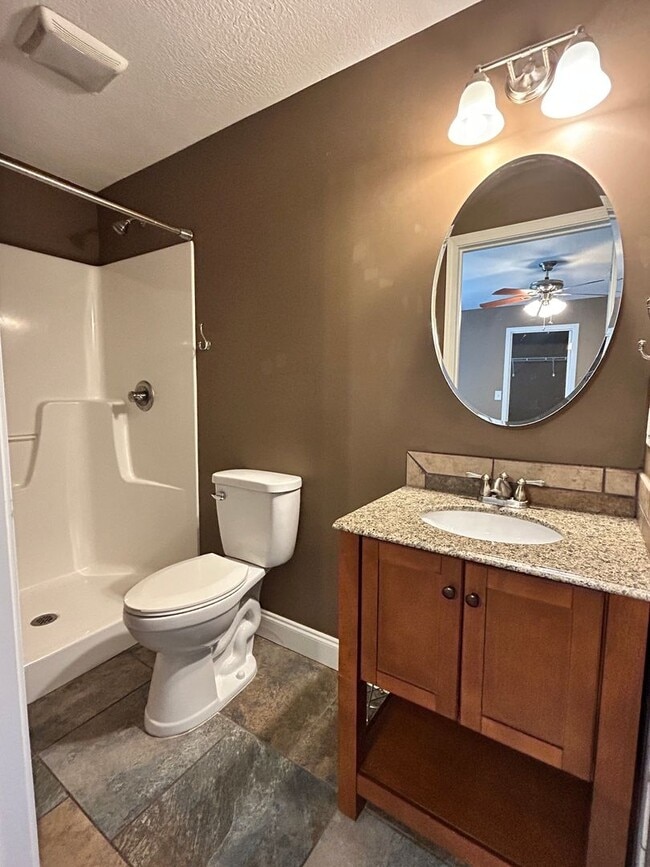 Building Photo - 310 Oak Vista Dr