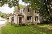 Building Photo - Charming & Spacious Main-Level Apartment Near Downtown