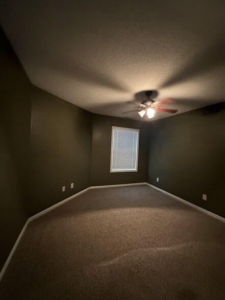 2nd bedroom - 2595 Thackery Rd