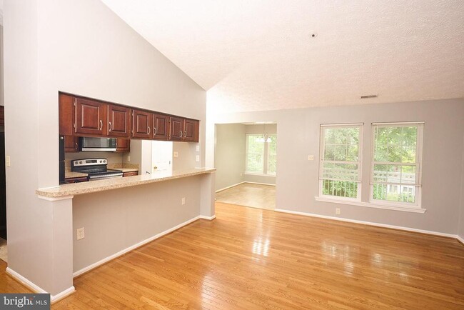 Building Photo - 1492 Greenbriar Cir