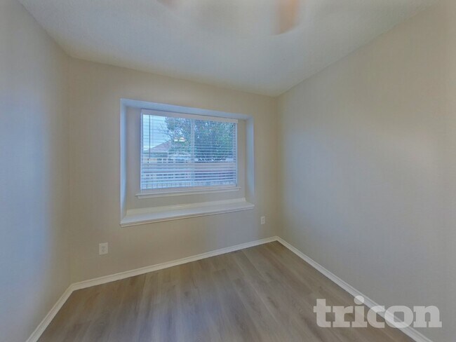 Building Photo - 3018 Blue Jay Ln