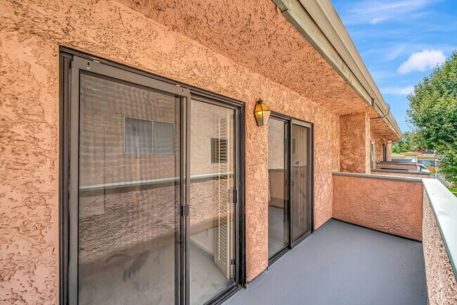 Building Photo - 4424 Coldwater Canyon Ave
