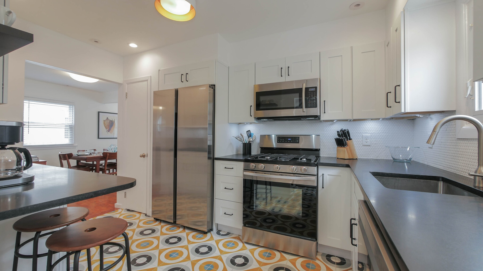 Building Photo - 12 N Delavan Ave