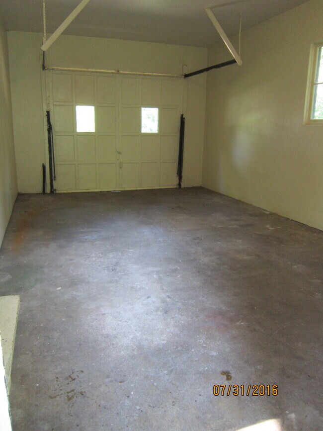 Garage - 1100 Woodland St
