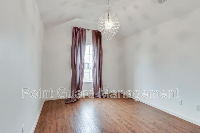 Building Photo - 10517 Queensbury Dr